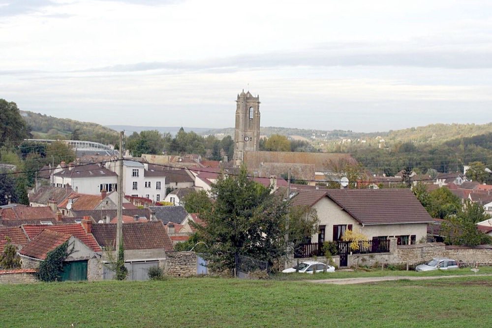 Vue générale du village de Maule (78) - secteur d'intervention du courtier en prêt immobilier